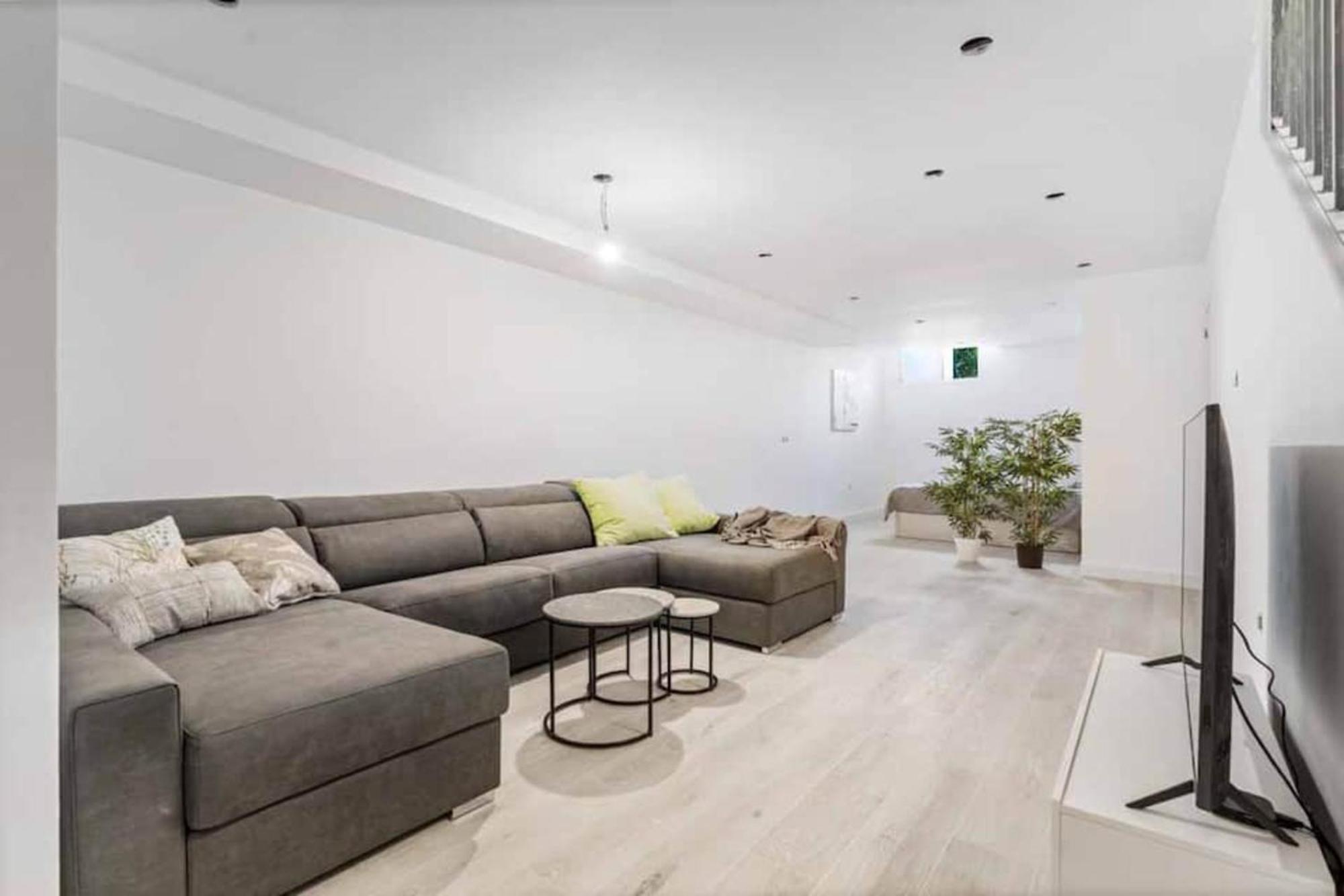 Fantastic Townhouse Near The Holiday home Malaga